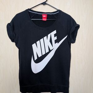 90s/Y2K Vintage Nike Black Sweatshirt Tee with Prominent White Swoosh